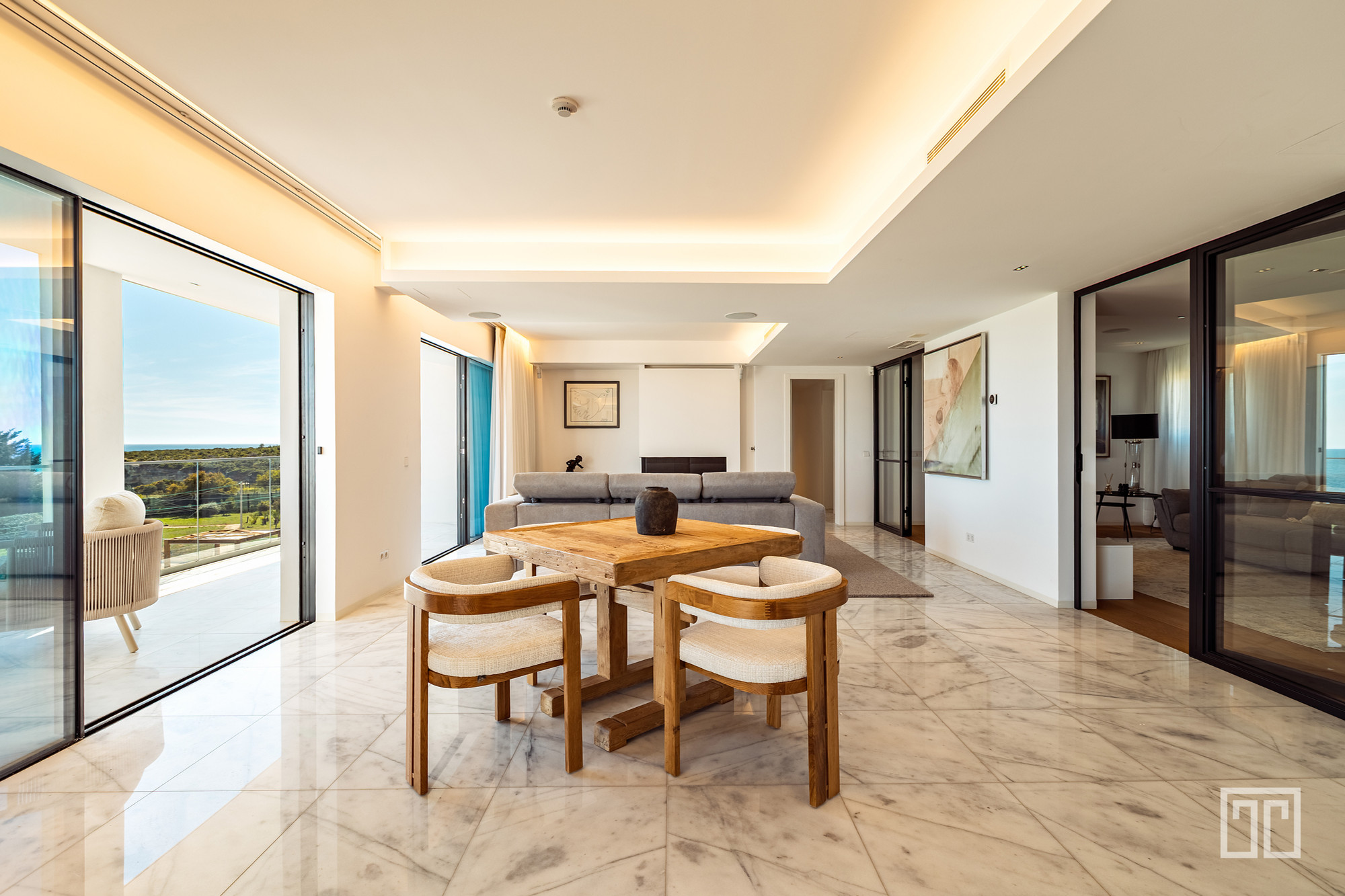 Apartment 2 — oceanfront residence